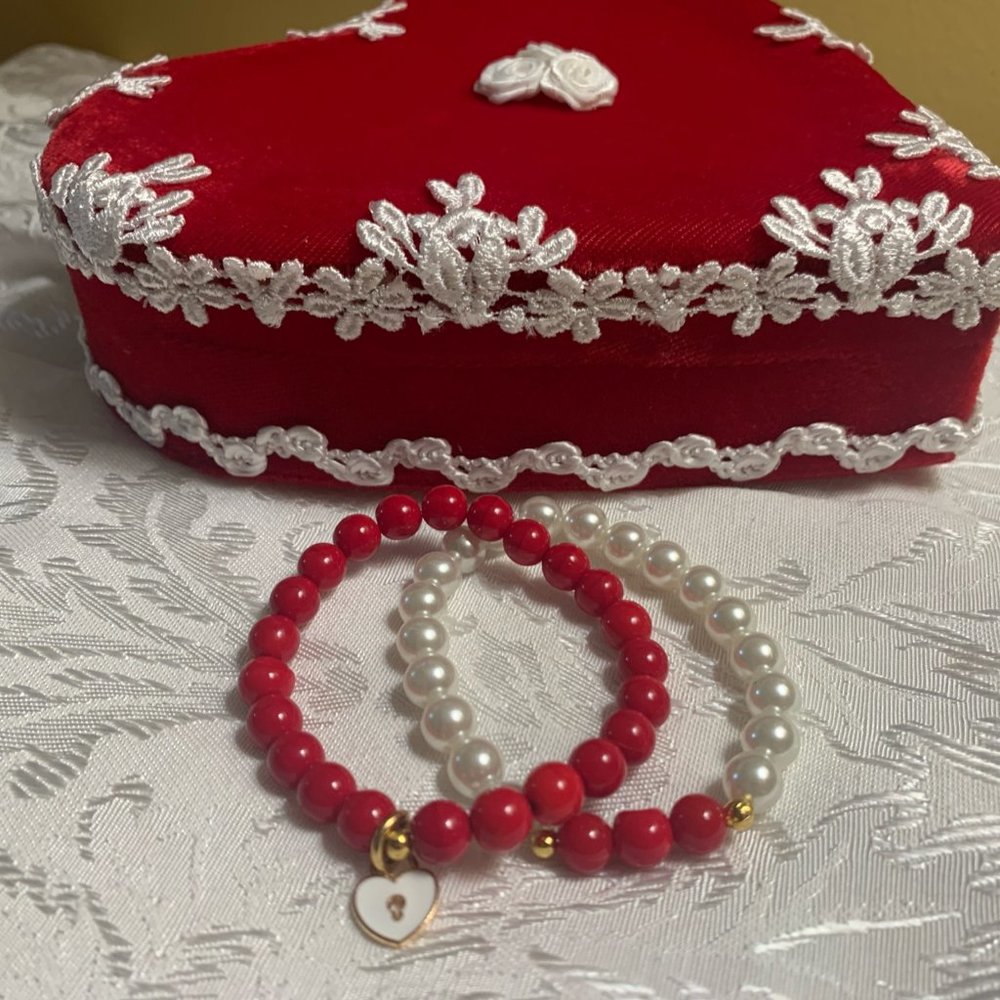 Red Coral & Pearl Bracelets & Red Velvet Heart Container - Picture 2 of 5